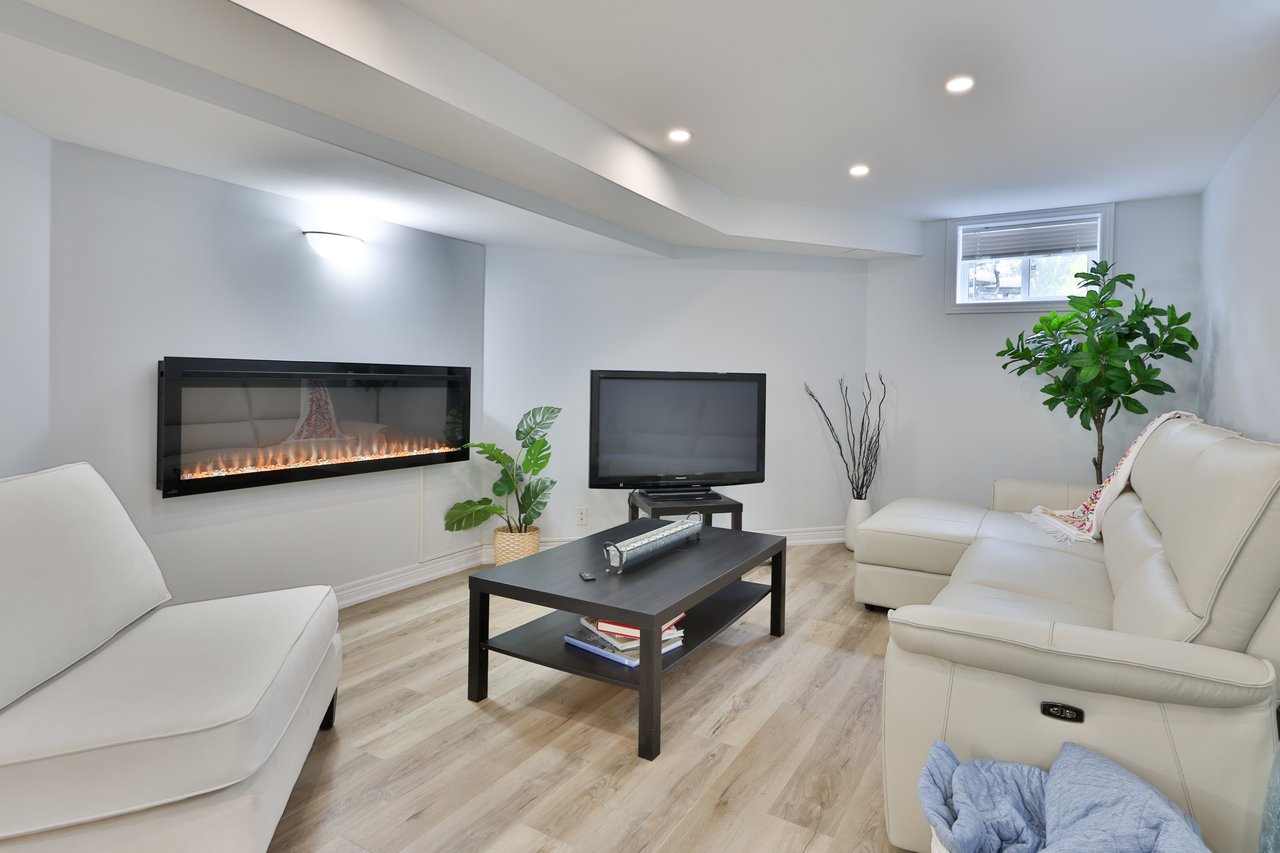 2304 Sovereign Street, Oakville