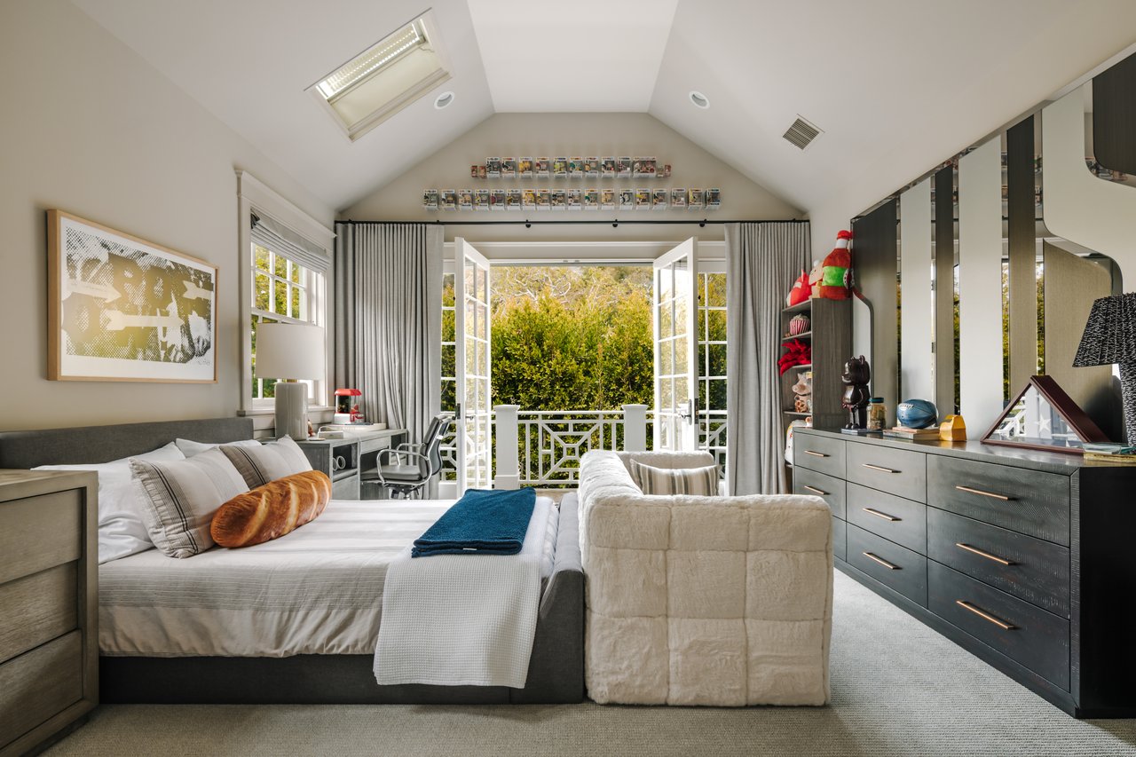 2435 Mandeville Canyon Rd 