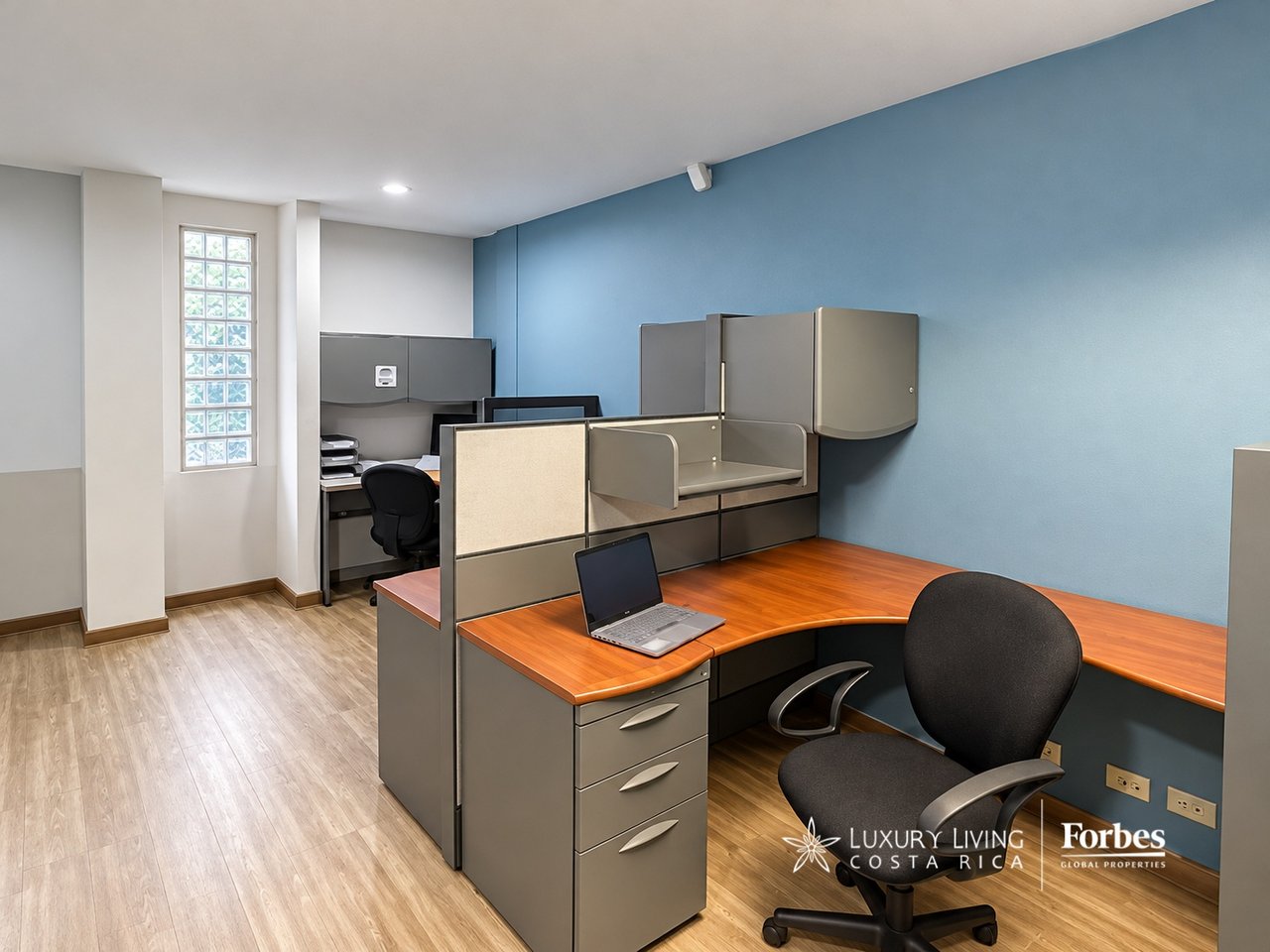 21574 - Sale of a building with an excellent location in Barrio Dent