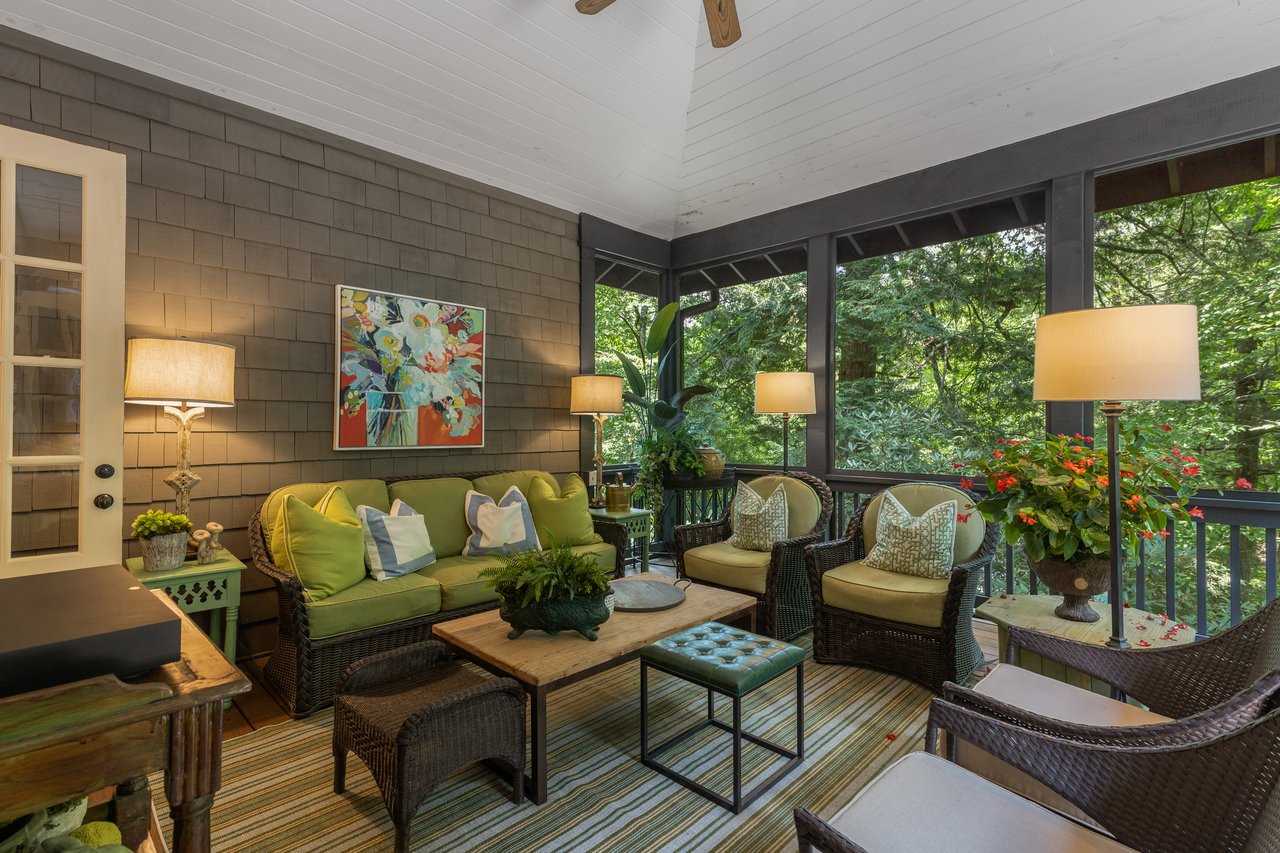 18 Moorewood Circle