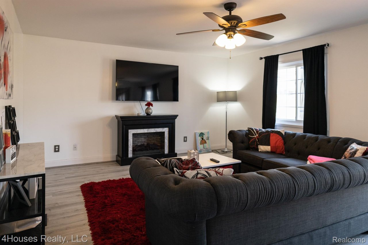 131 Hilldale Dr