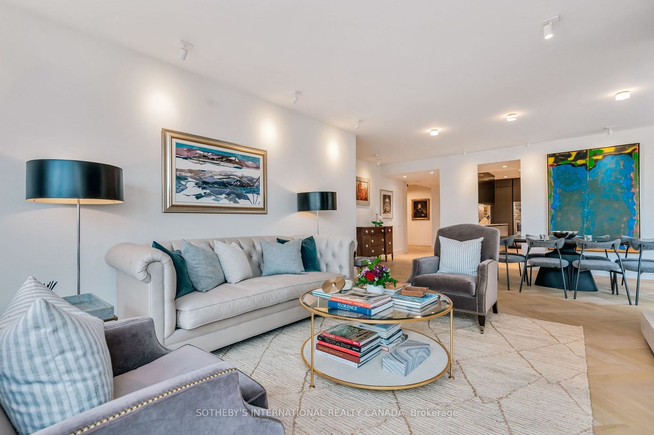 PERFECT SUITE IN YORKVILLE
