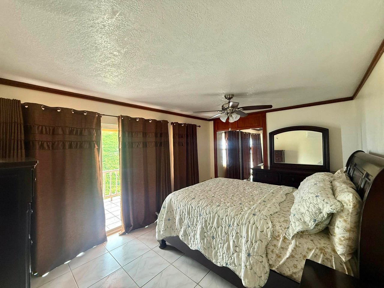 1152 Mount Healthy 3 Bedroom Apartment