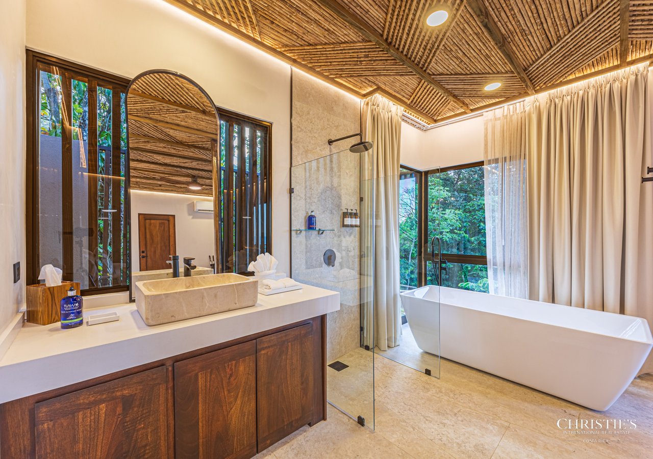 Luxury Hotel Boutique with Ocean Views | Walking distance to the beach | 13.2 Acres