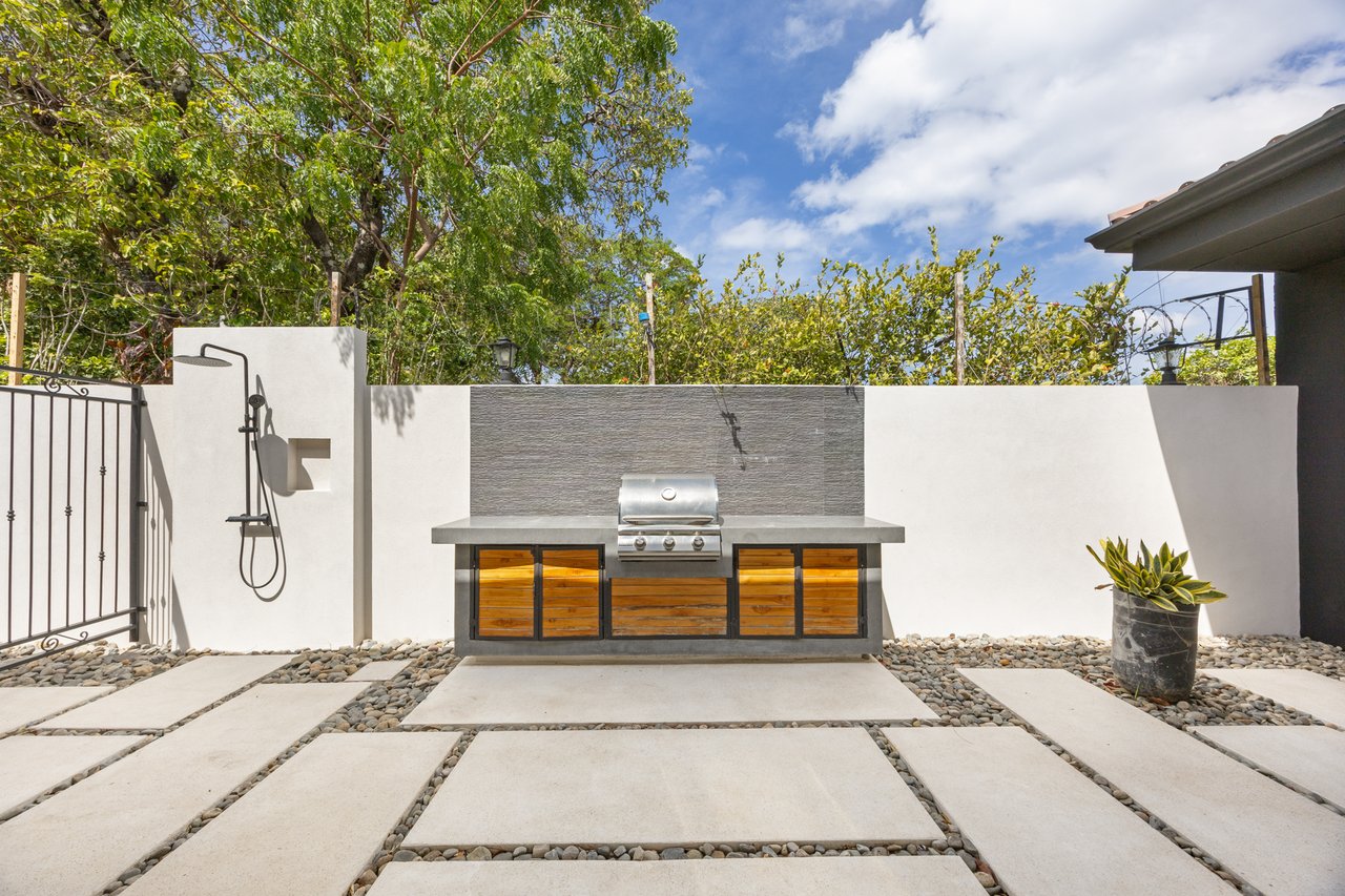 Casa Mimosa | Versatile Luxury Retreat Just 3 Minutes from Flamingo Beach