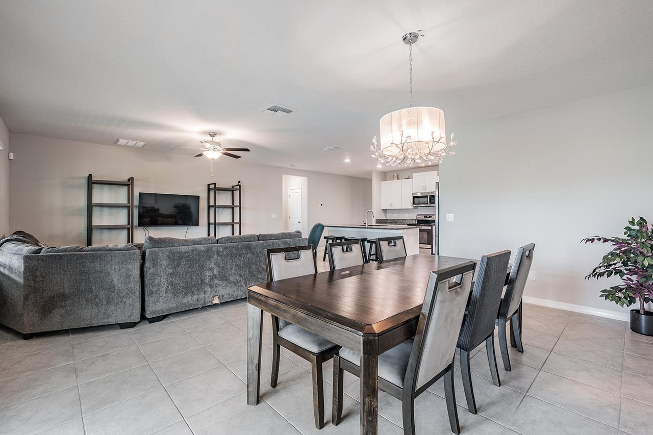 Solar-Powered Dream Home in Epperson Lagoon – 6 Beds + Florida Room!