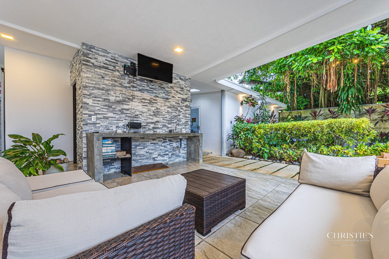 Uvita Paradise Hotel – Walk-to-Beach Boutique Hospitality Opportunity