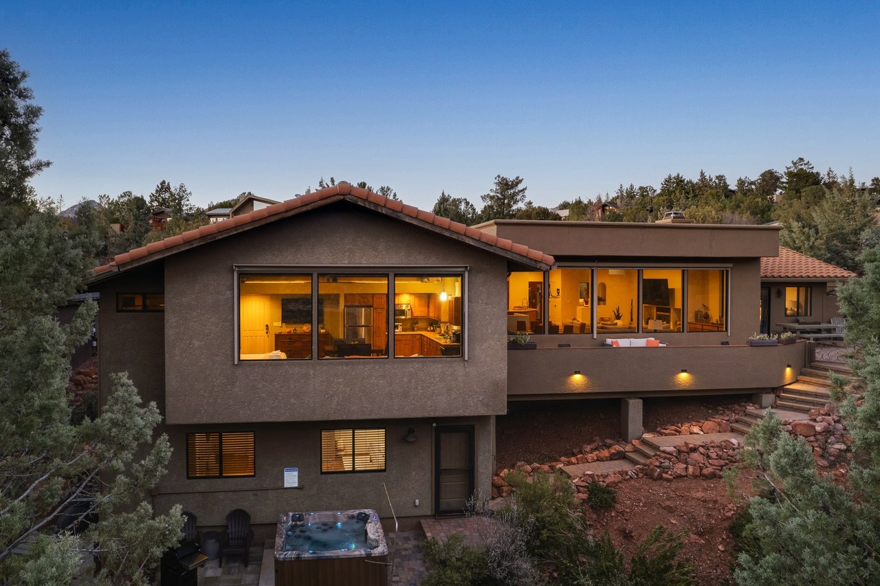 Mammoth Rock Lodge-New Family Home Remodeled, 2 Hot Tubs & Game Room