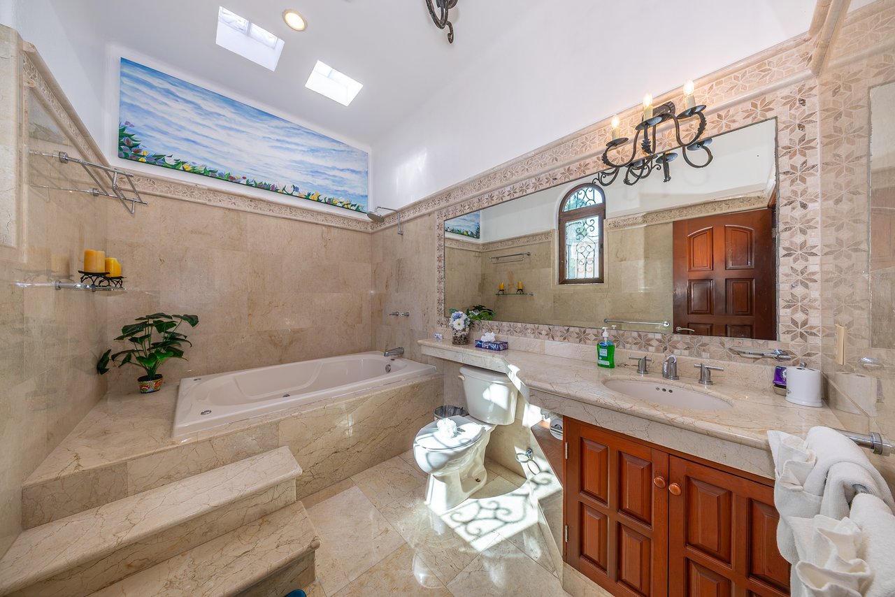 Villa Orquídea Puerto Aventuras | Golf-Front Luxury Estate