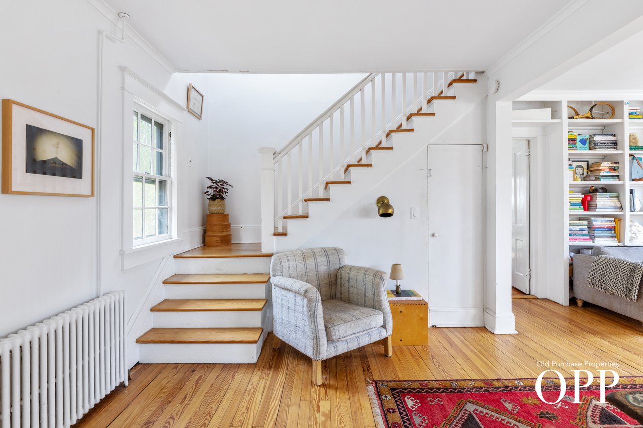 Early Bellport Charm Close to Everything