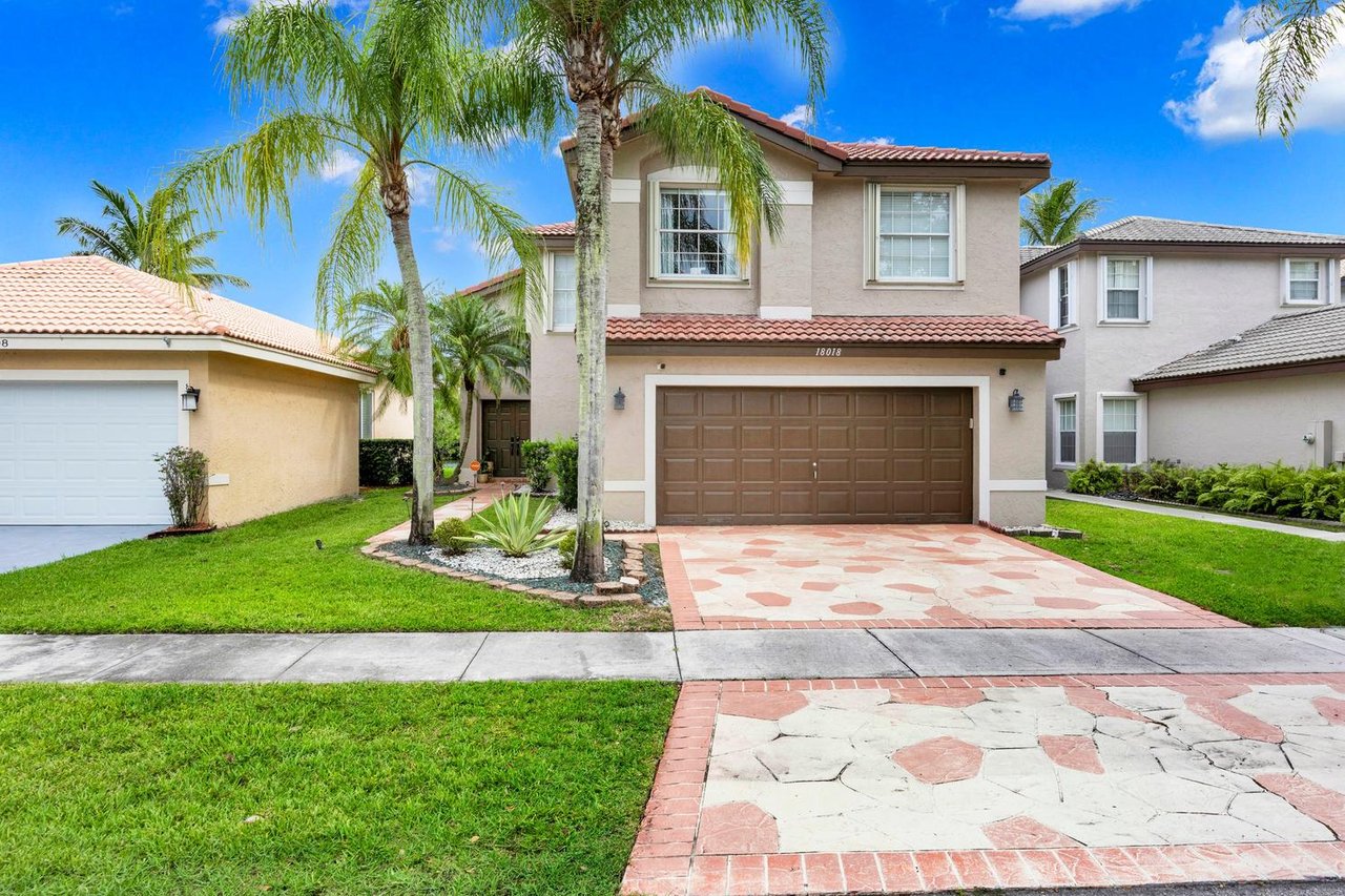 Lakefront Living in Silver Lakes