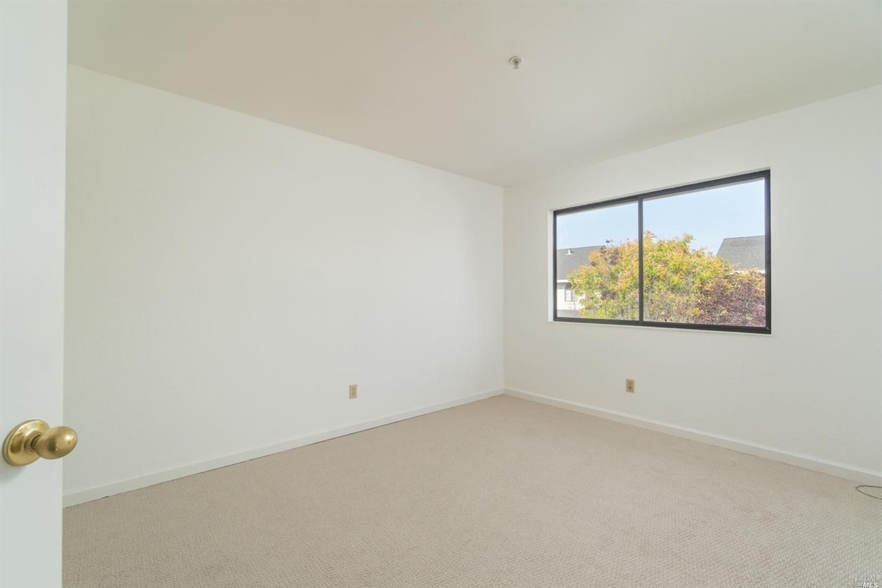 17 Cedarwood Ln