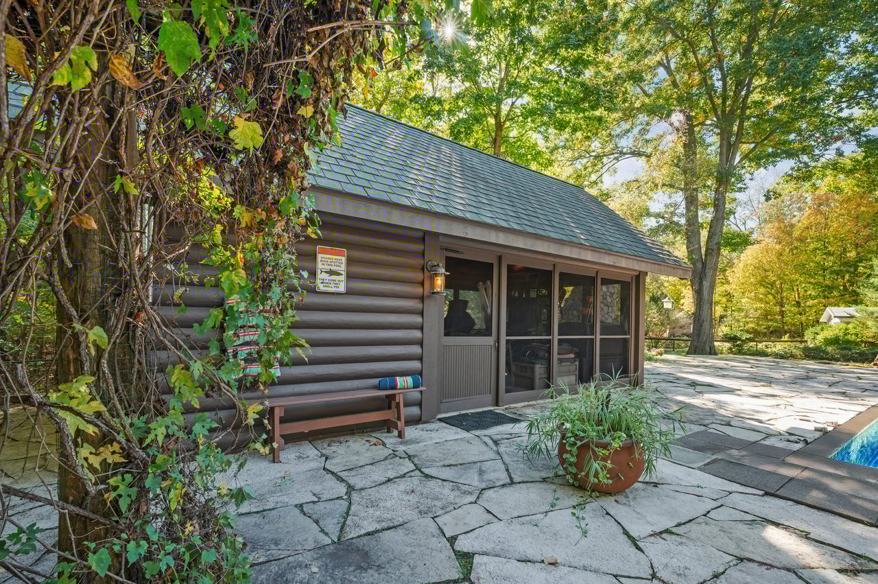 14657 Lakeshore Road