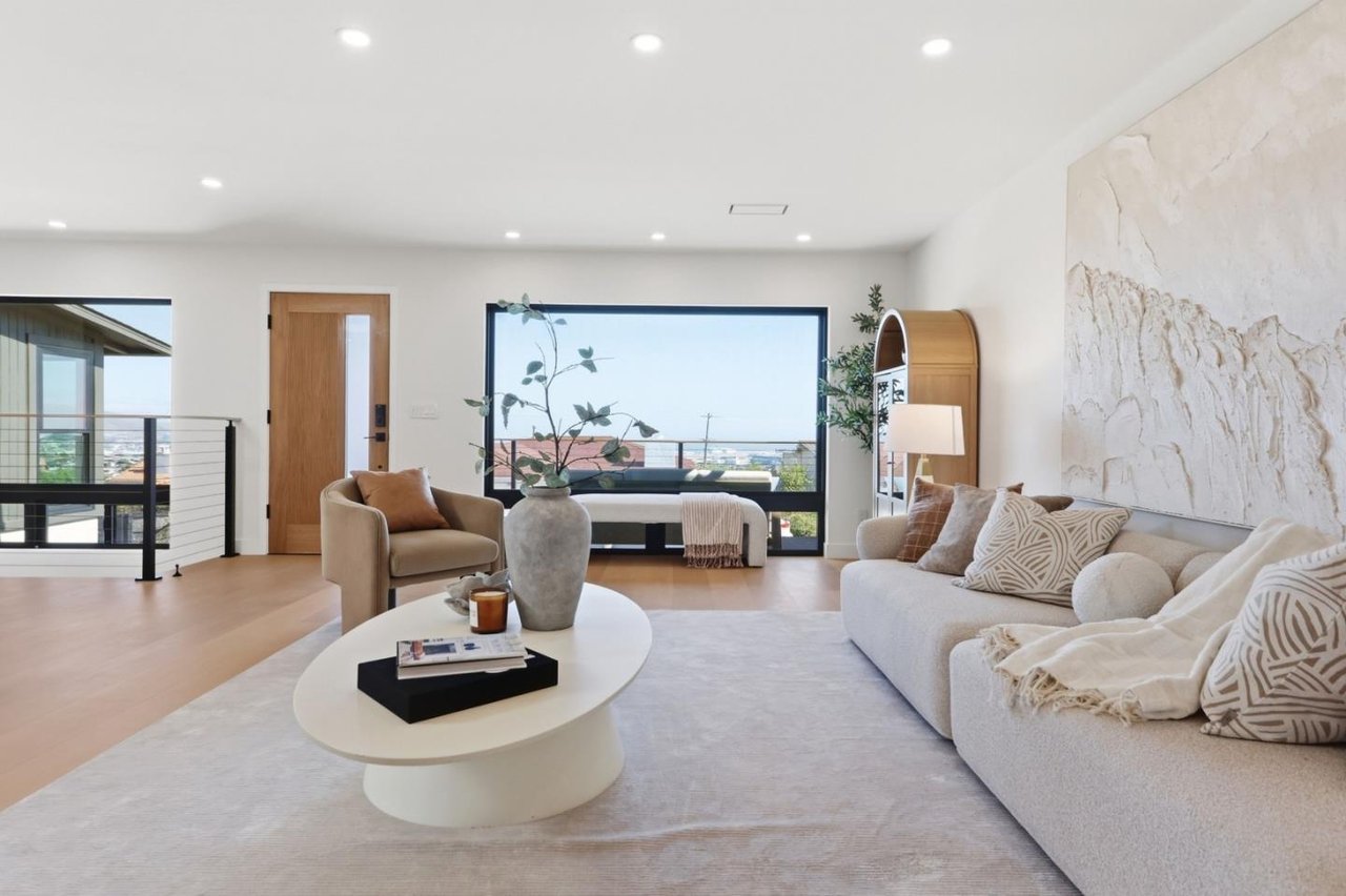 1041 Crestview Drive