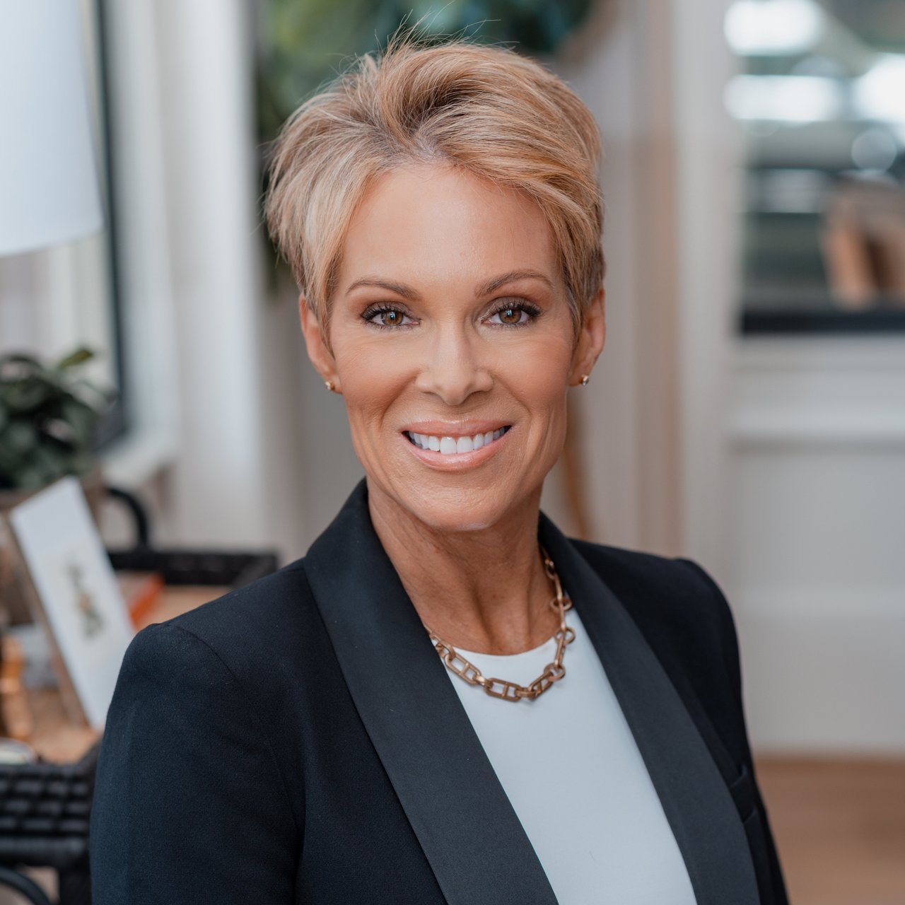 Wendi Ligas Suwanee, GA Real Estate Agent Headshot