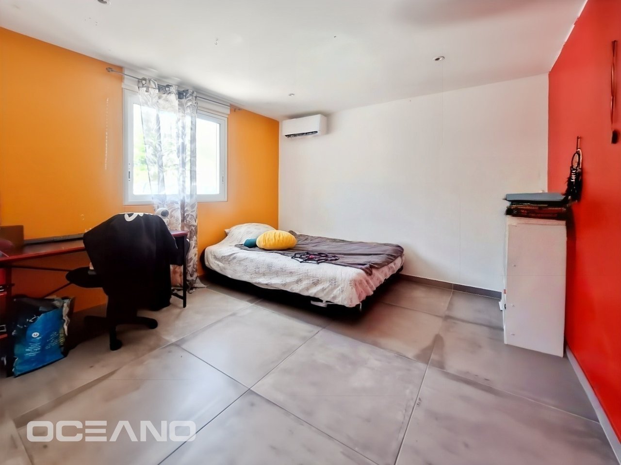 4-bedroom house with garden 