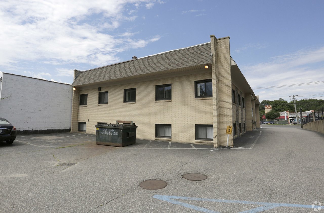 164 Commack Rd