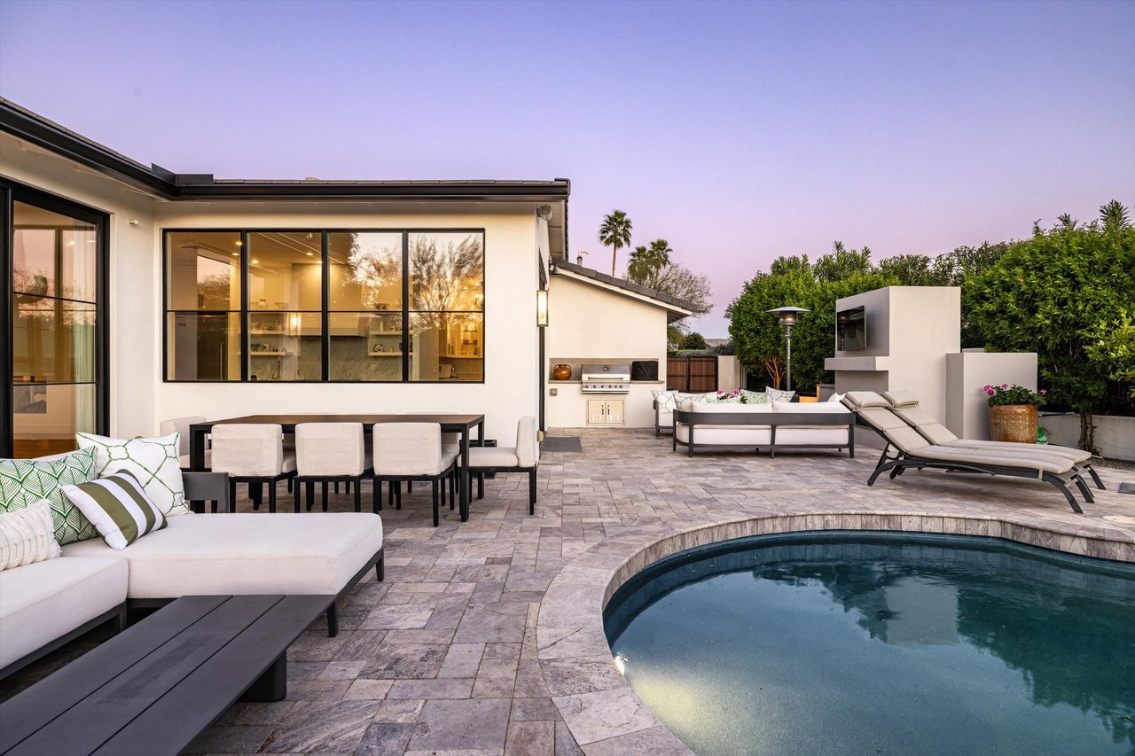 5635 E LINCOLN Drive 33