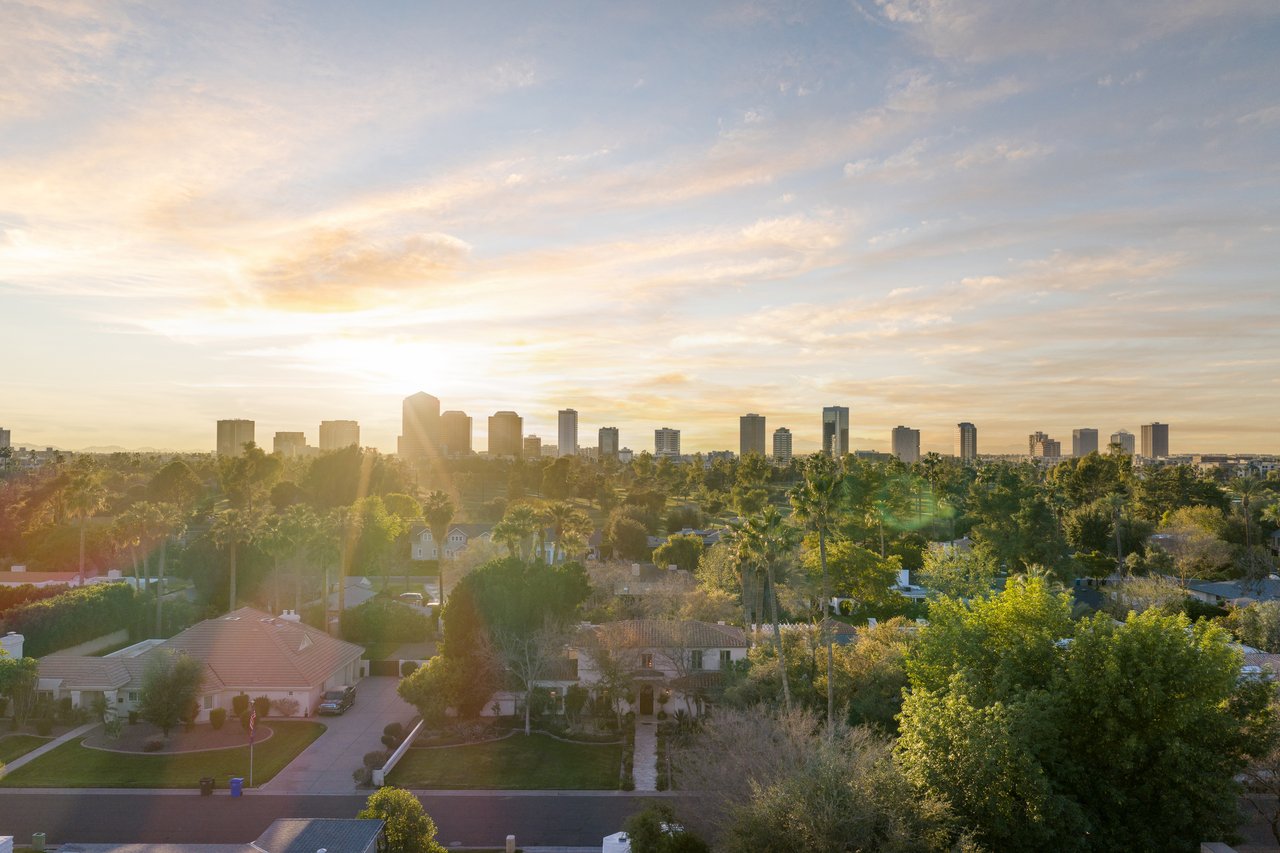 3042 N MANOR Drive E