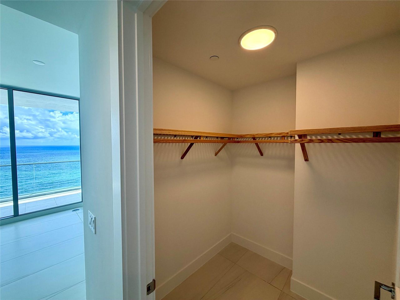 153 N Seabreeze blvd S-2101