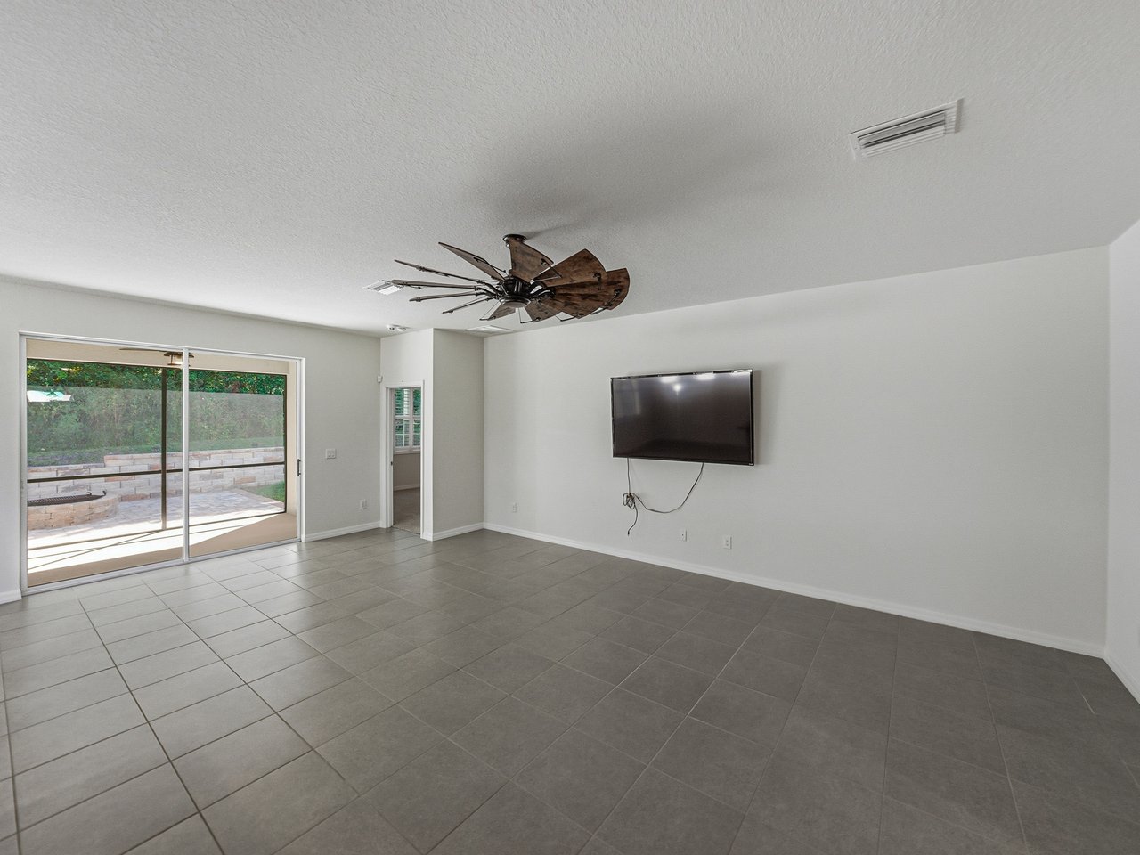 12717 EASTPOINTE DR