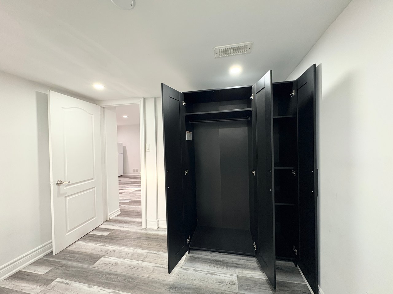 8 RAVENCLIFF Crescent Unit: BSMT