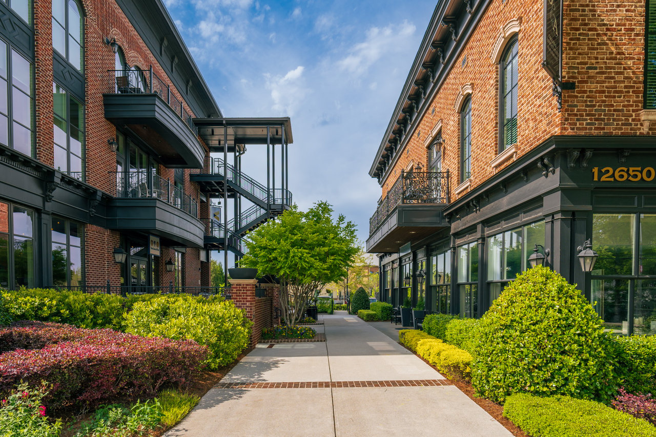 What's Actually Happening in Downtown Crabapple This Summer