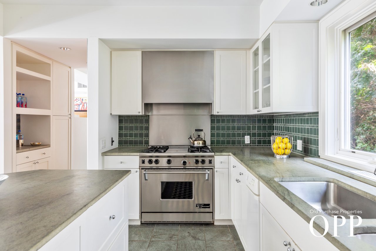 HIGHEST NON-WATERFRONT SALE IN BELLPORT VILLAGE