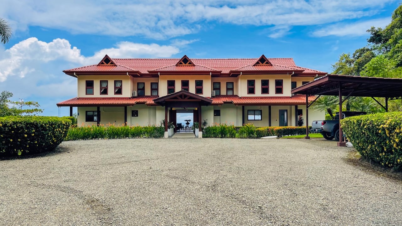 Ocean-View Luxury Home in Ojochal with Sunset Views and Retreat Potential