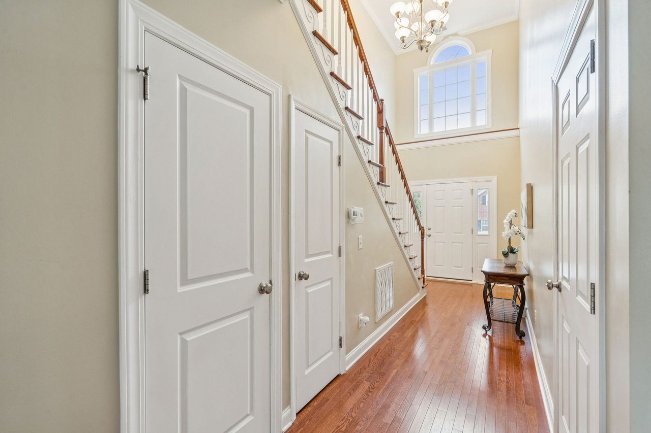 5516 Crescent View Dr