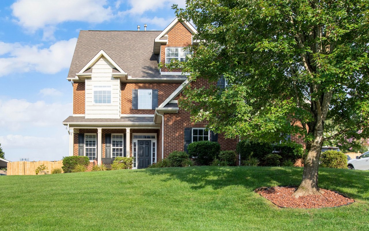 Wallace Luxury Spotlight | 12601 Weatherstone Drive Knoxville, TN 37922