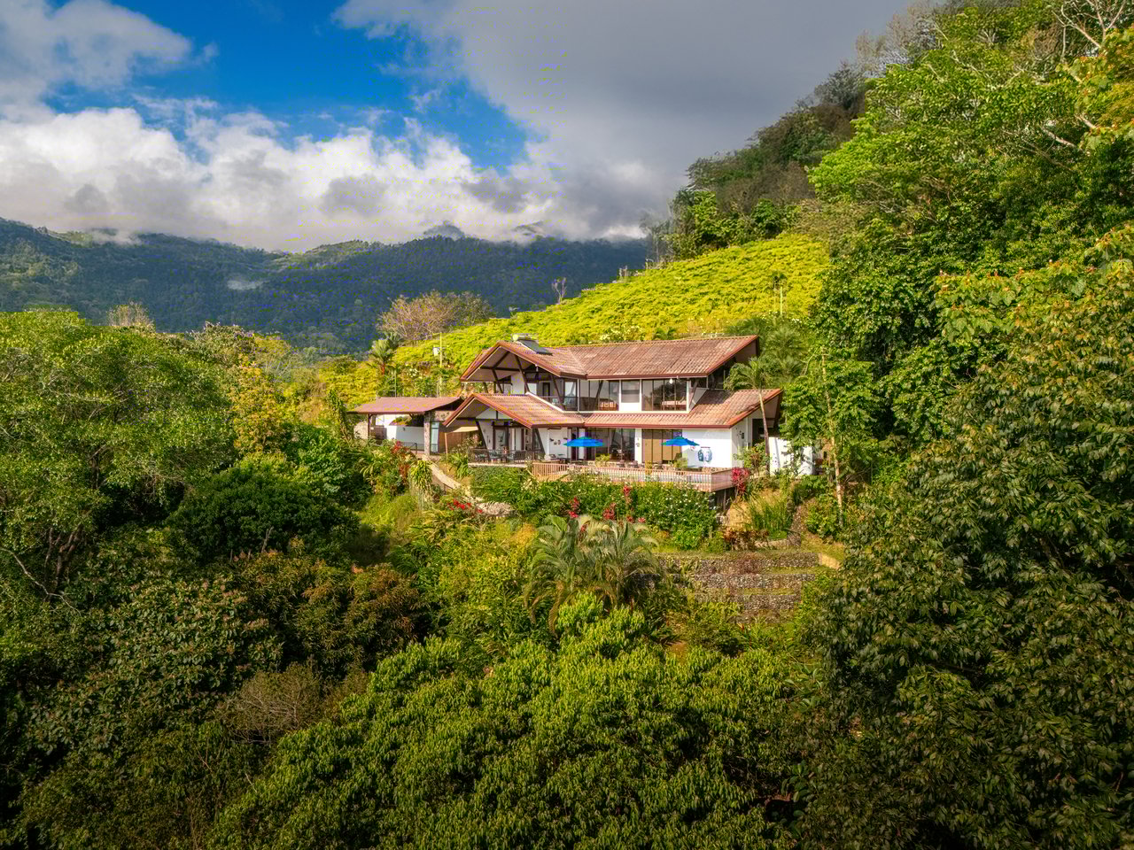Casa Dreamcatcher, A Beautiful Ocean Sunset 4 Bed 3.5 Bath Home in Ojochal
