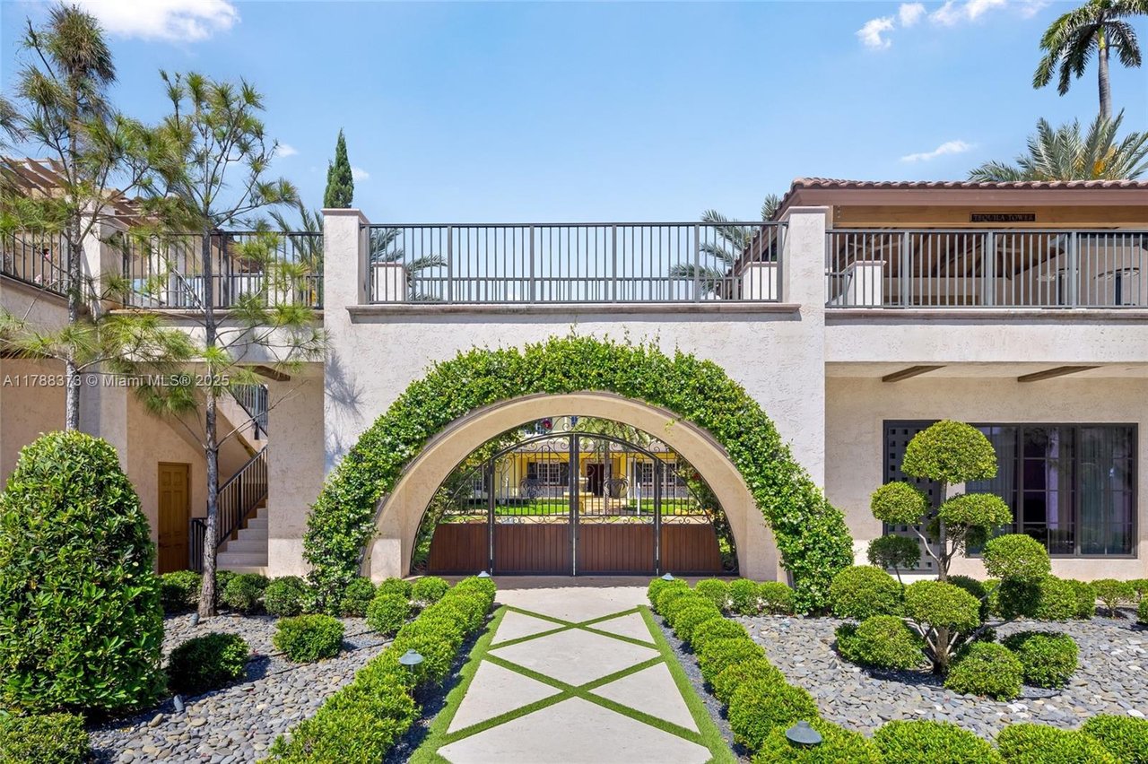 600 Isle Of Palms Dr