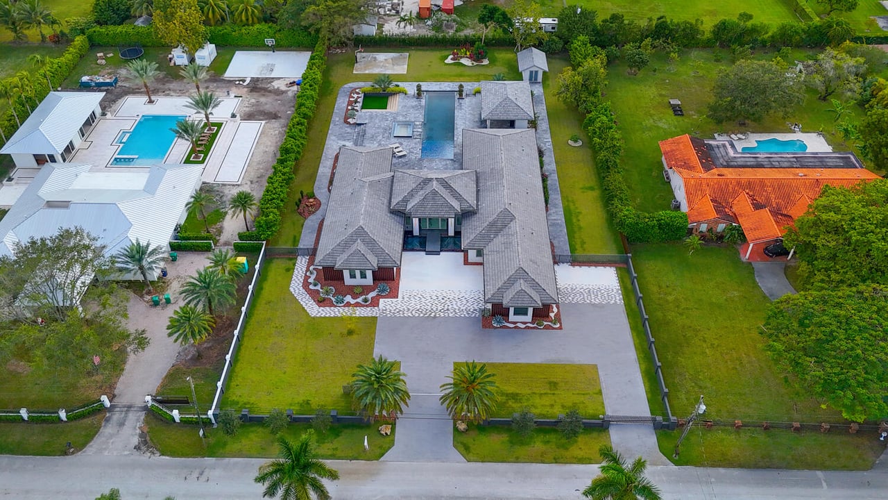 Your Private Resort - Everyday Of The Week