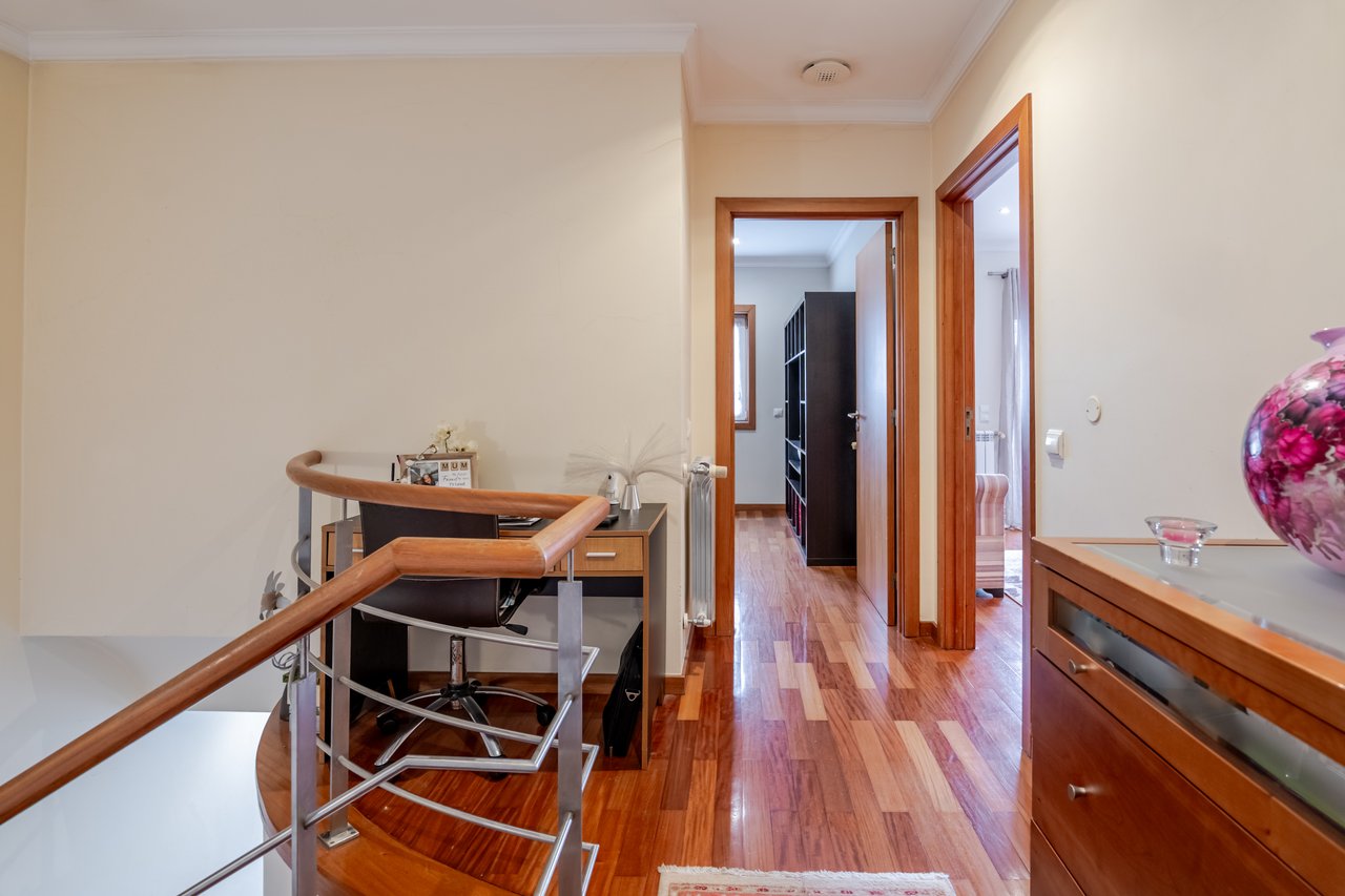 Luxury Four-bedroom Villa in Porto
