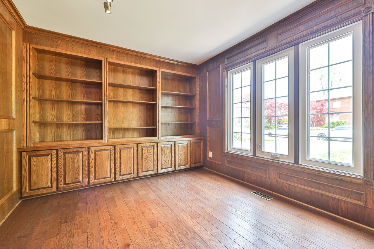 108 Whittington Place, Oakville