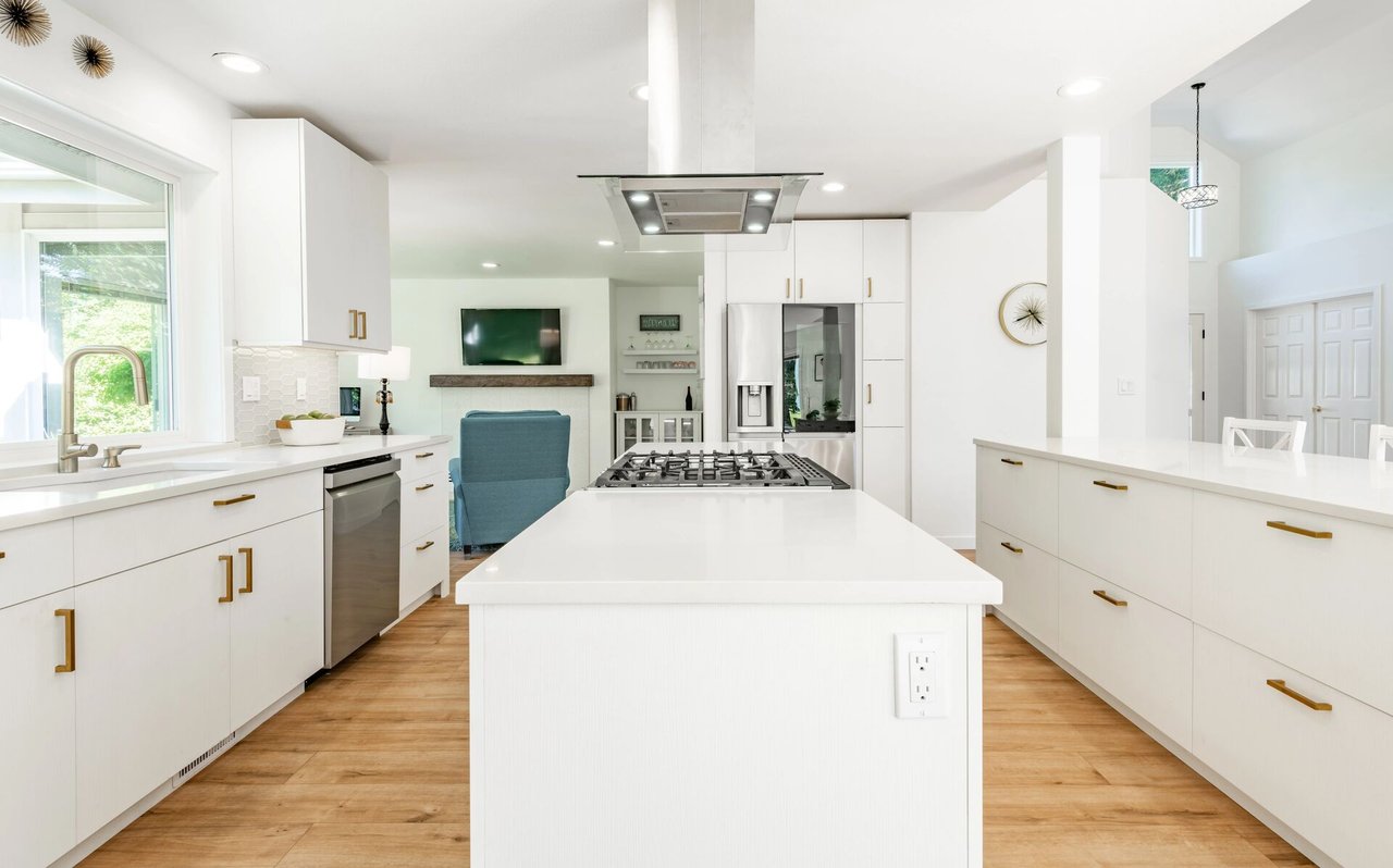 A Guide to Dog-Friendly Places and Things to Do in Lake Chelan