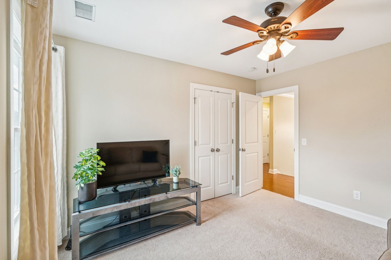 5516 Crescent View Dr