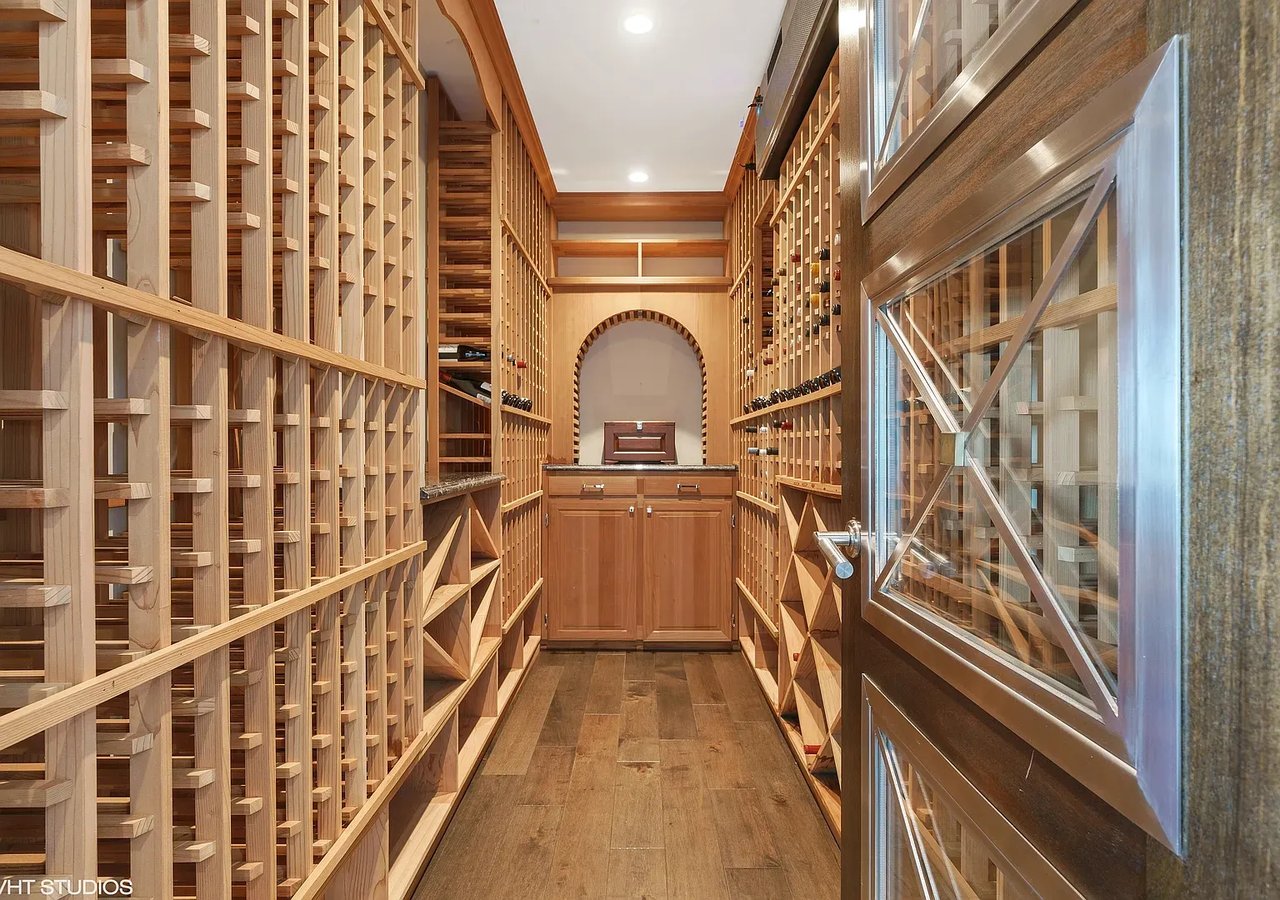 11 E Walton St APT 3201