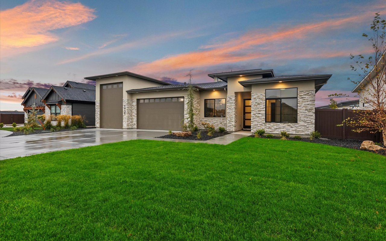 Modern Craftsman at the Base of the Star Foothills