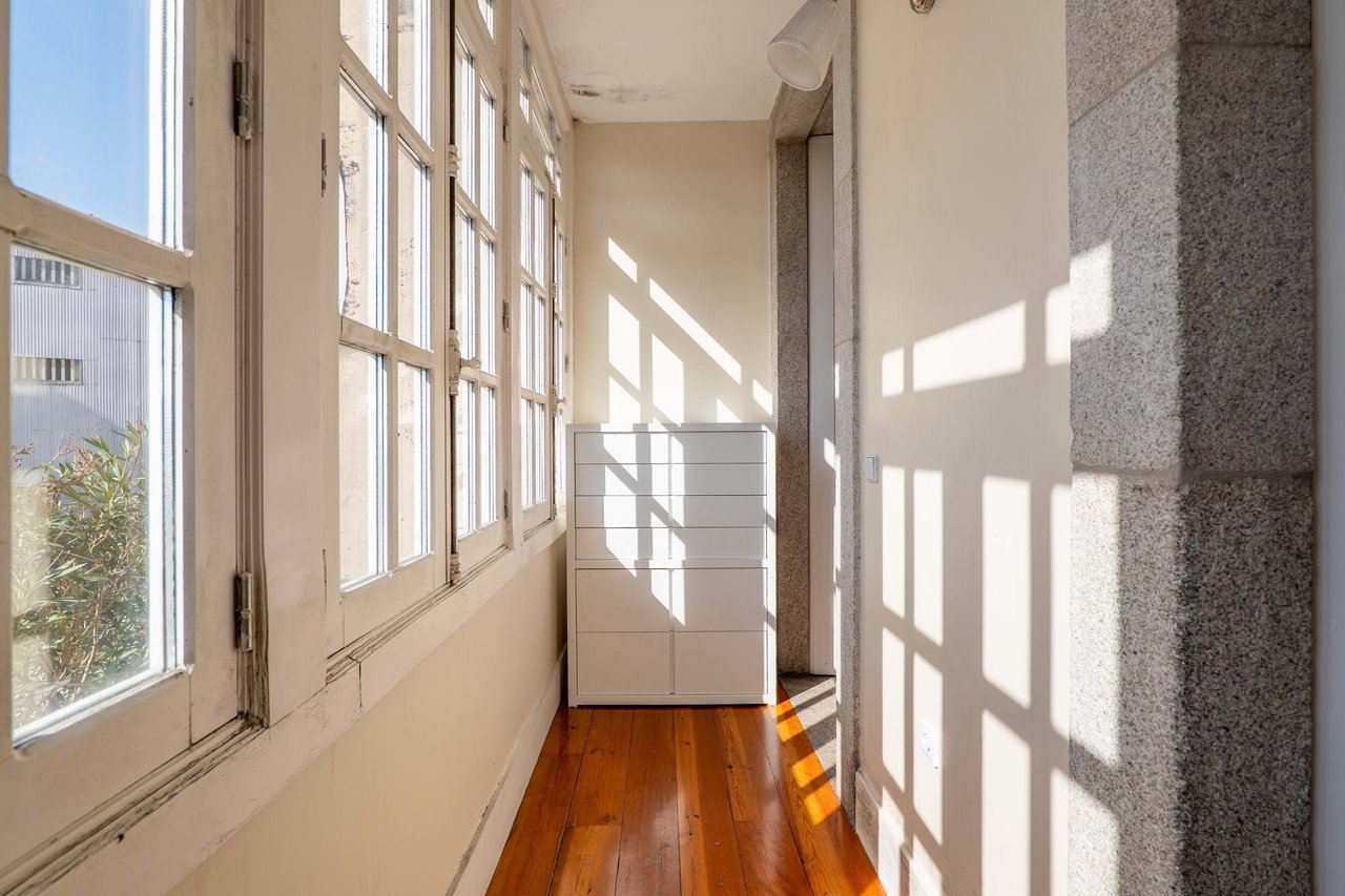 Beautifully Restored Townhouse Property with license for Short-Term rental in Bonfim, Porto
