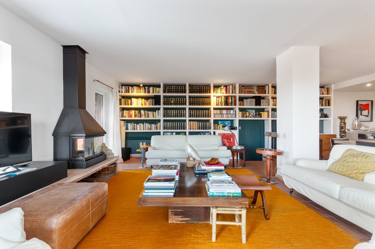 Residential complex: farmhouse with a chapel and 2 single-family houses