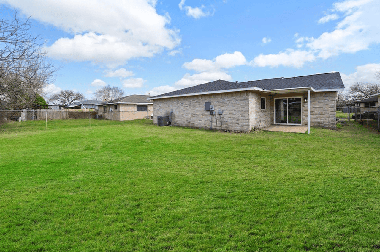12710 Glenhollow Dr