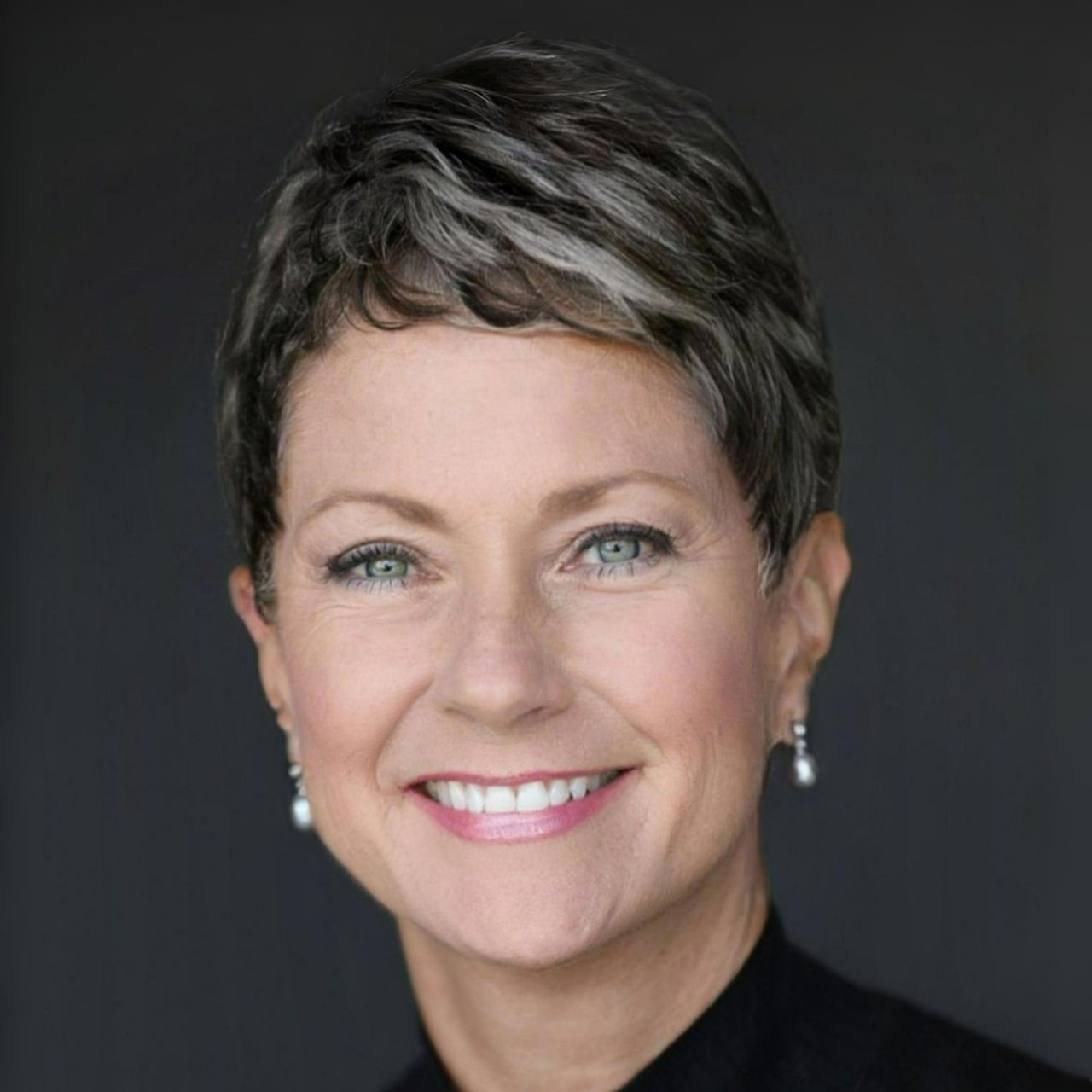 Jo Schultheiss Sevierville, TN Real Estate Agent Headshot