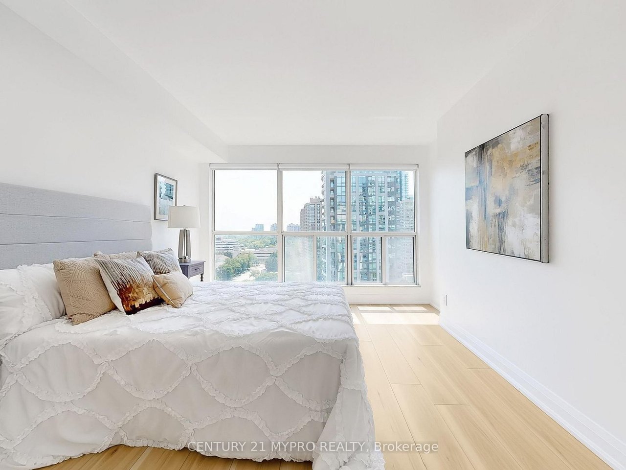 HOLLYWOOD PLAZA PENTHOUSE