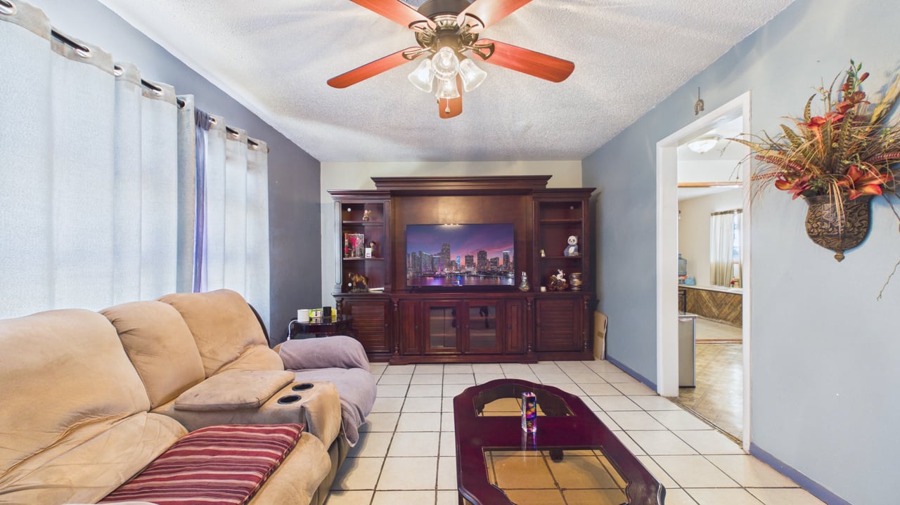 603 S Kenneth Ave.