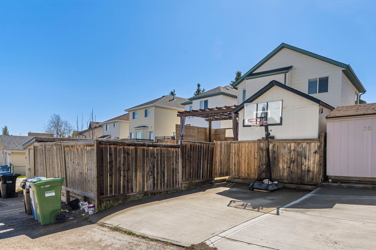 36 Hidden Hills Road NW