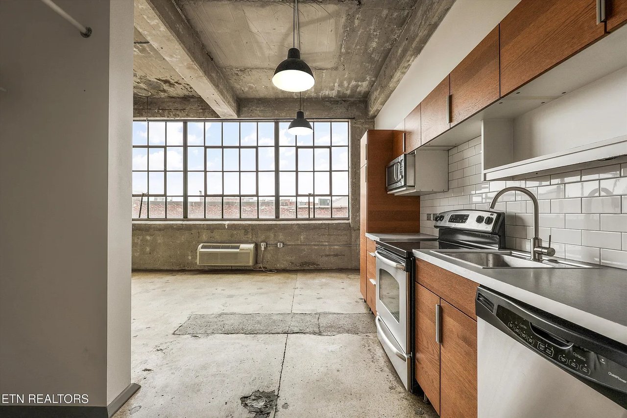 200 W. Jackson Avenue