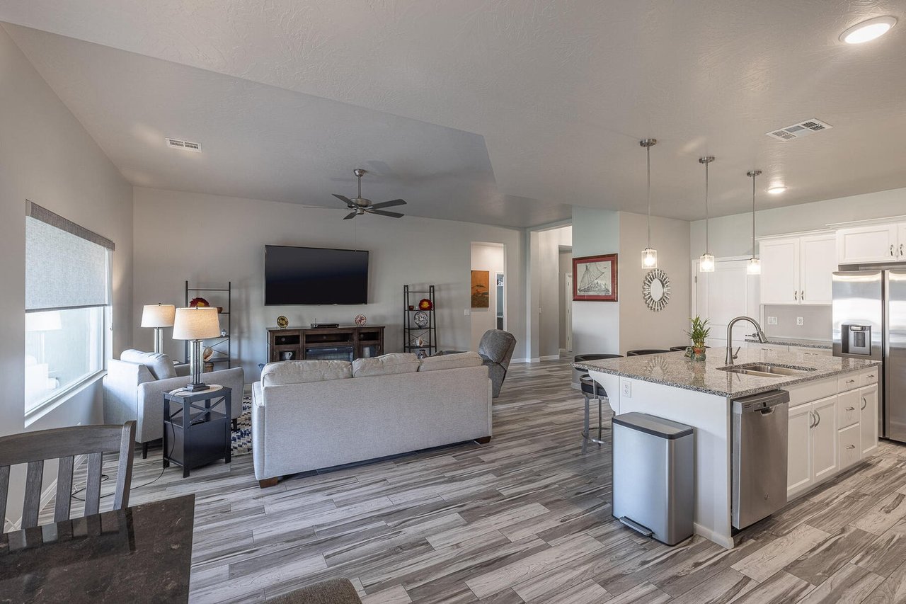 804 N Sandy Talus Dr