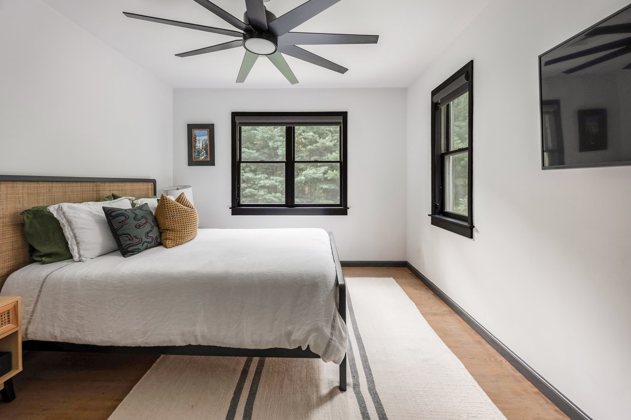 26 Harbor View Dr., East Hampton